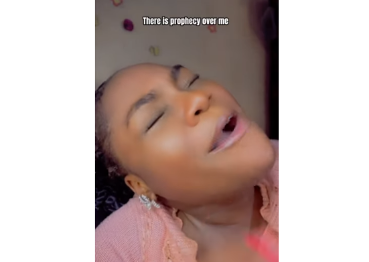 Grace Idowu – There Is Prophecy Over Me