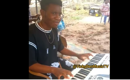 Vicky Don - Live Performance