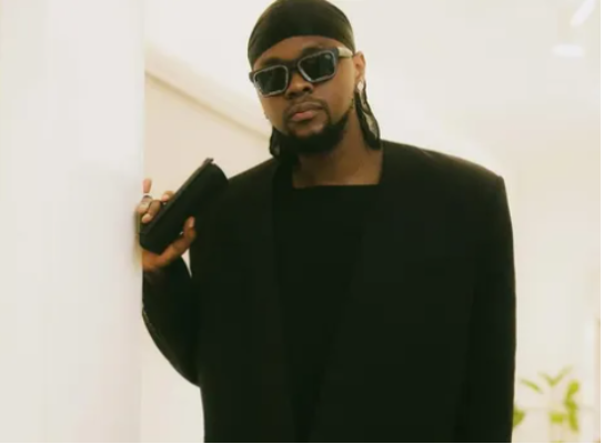 Kizz Daniel – Somebody Like You Ft. Simi